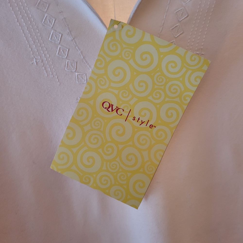 Denim&Co Cream Blouse with Embroidered Detail - Picture 6 of 6